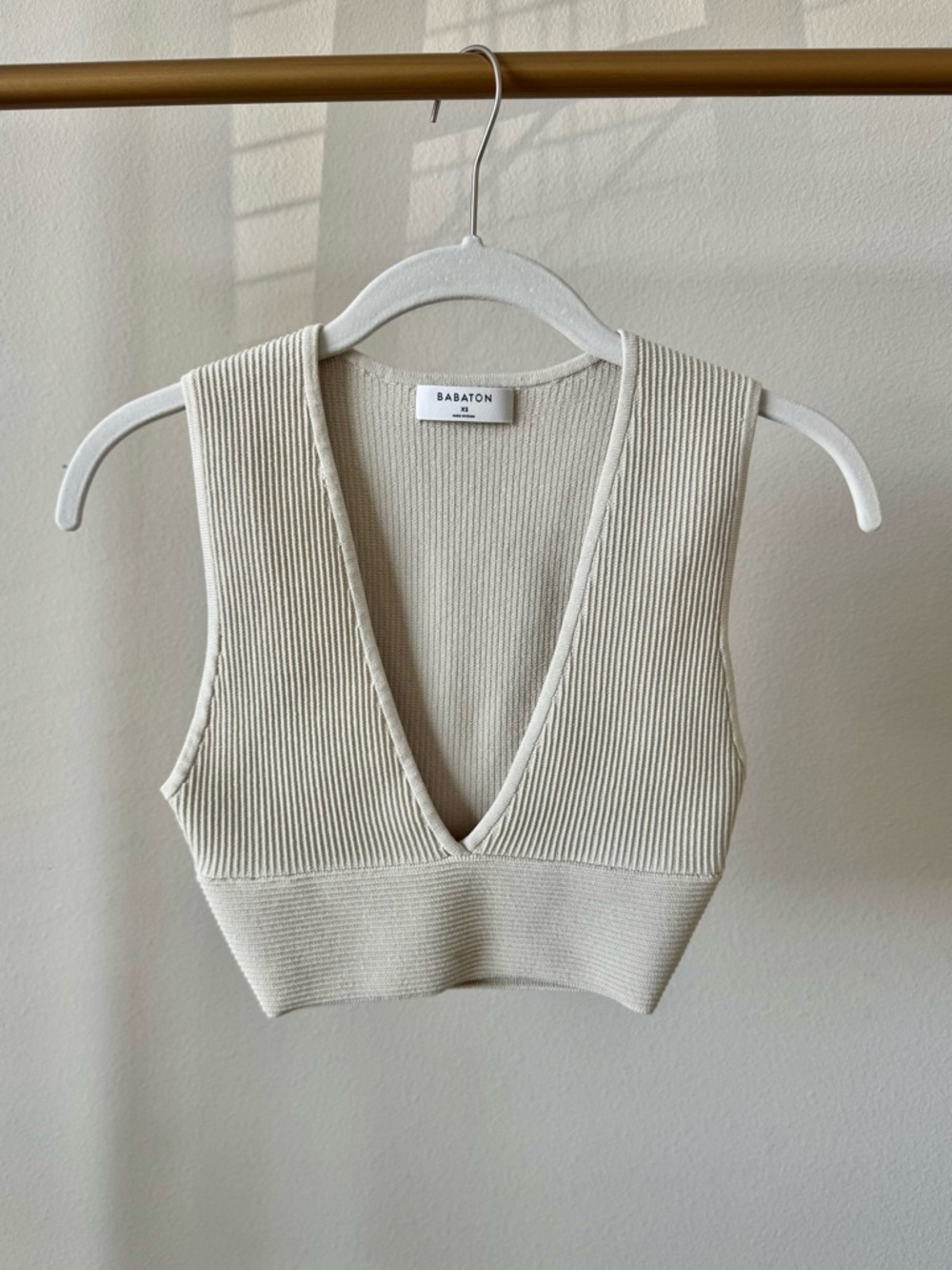 ARITZIA Babaton Sculpt Knit Deep V Tank